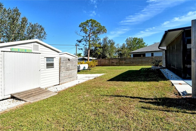 view of yard featuring a storage unit