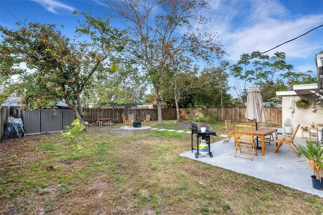 view of yard with a patio area