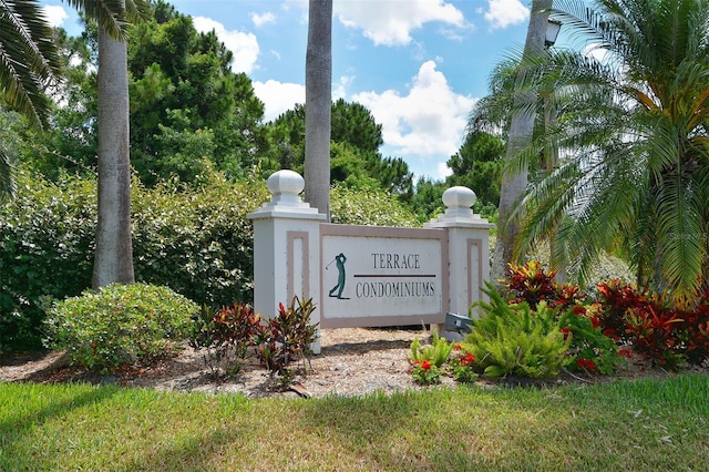 view of community / neighborhood sign