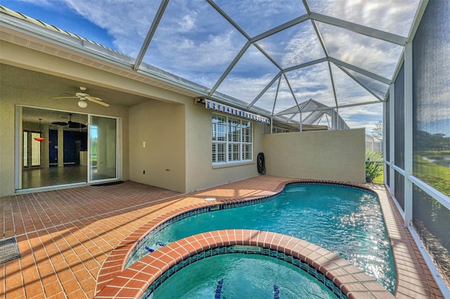 view of swimming pool with an in ground hot tub, ceiling fan, and a patio