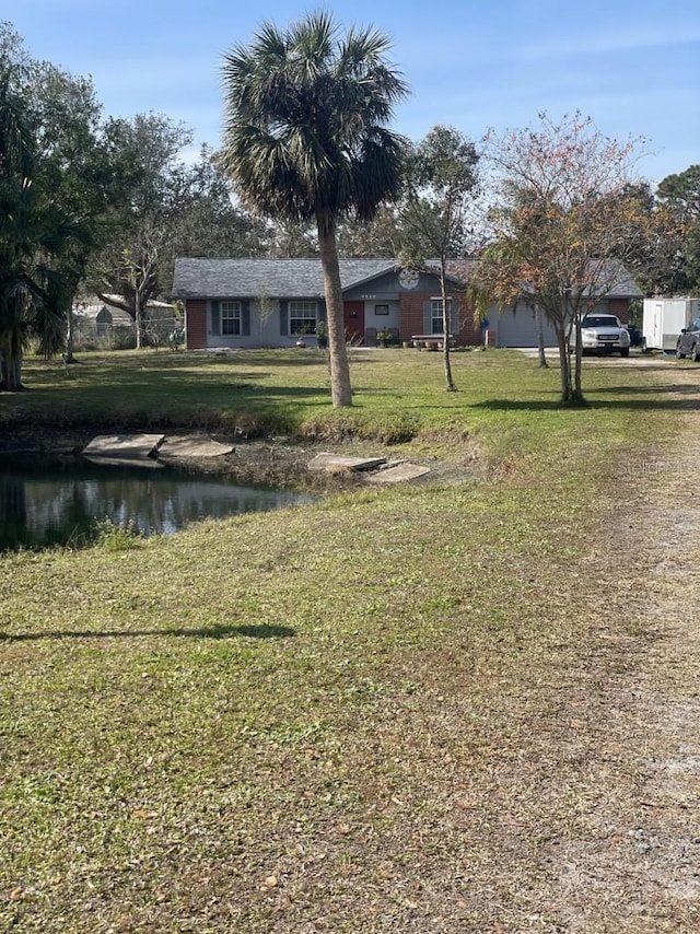 view of yard featuring a water view