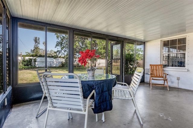 807 62nd St W, Bradenton, FL 34209 - sunroom / solarium with outdoor dining area and healthy amount of natural light