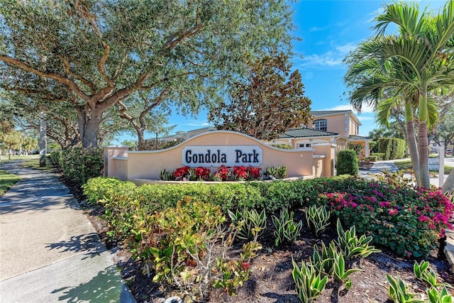 view of community / neighborhood sign