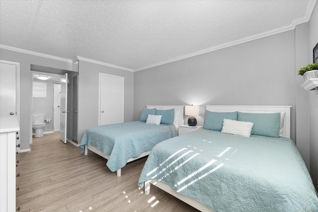 bedroom featuring crown molding, light hardwood / wood-style floors, and a textured ceiling