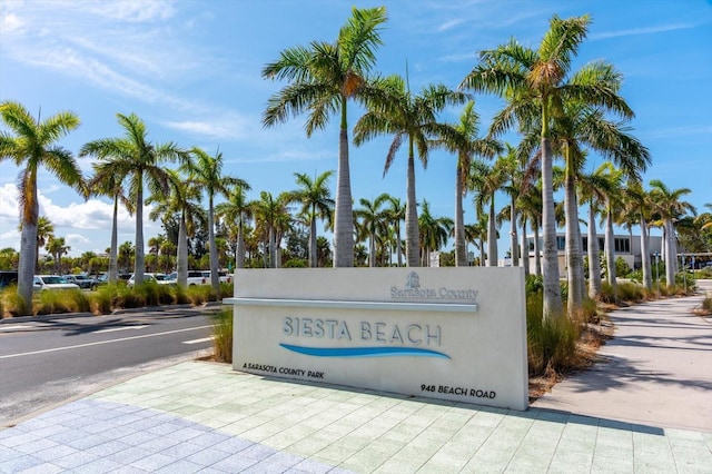 view of community / neighborhood sign