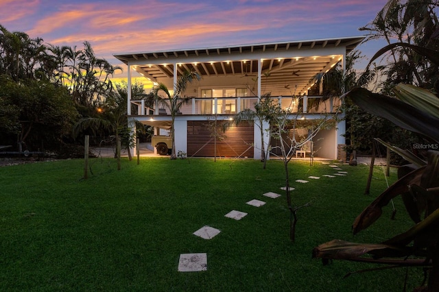 view of yard at dusk