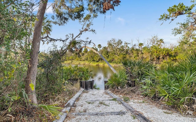 view of yard featuring a water view