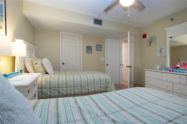 bedroom with ceiling fan