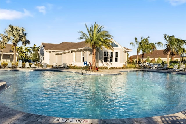 view of swimming pool