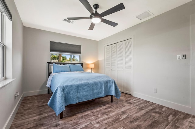 bedroom featuring ceiling fan, dark hardwood / wood-style flooring, and a closet