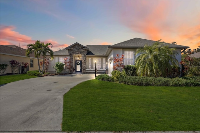 view of front of home featuring a lawn