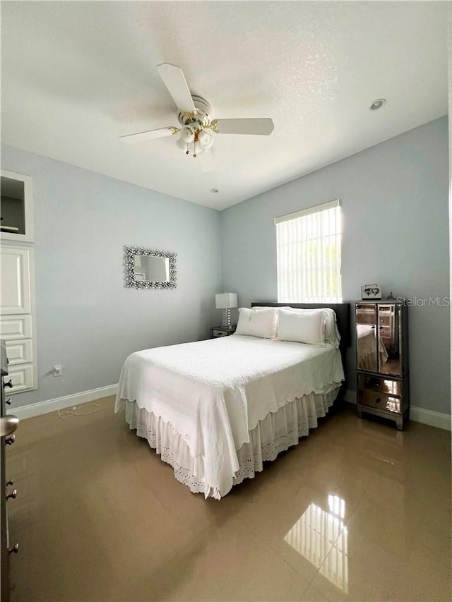 bedroom with ceiling fan