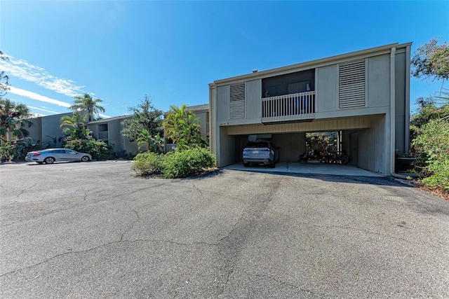 view of front of house featuring a carport