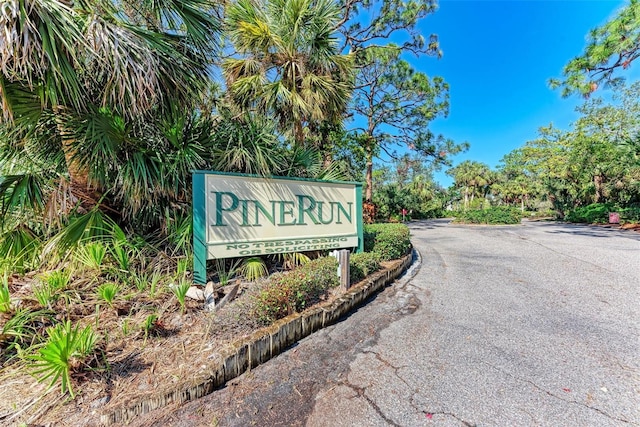 view of community / neighborhood sign