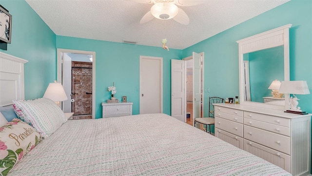 bedroom featuring ceiling fan and a textured ceiling