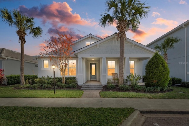 view of front of house featuring a lawn