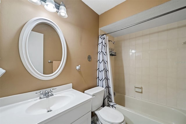 full bathroom featuring shower / bath combo with shower curtain, toilet, and vanity