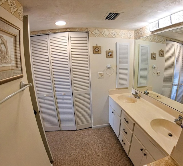 full bath featuring a closet, a sink, and visible vents