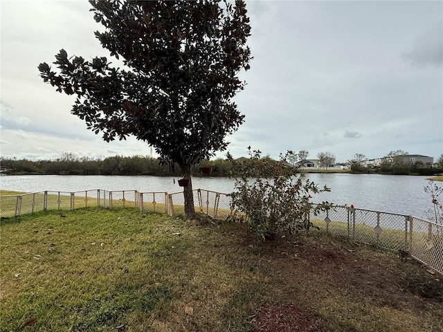 view of yard featuring a water view