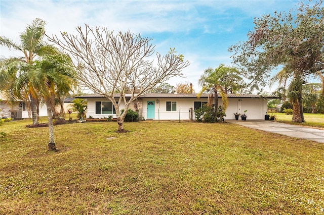 single story home with a front lawn