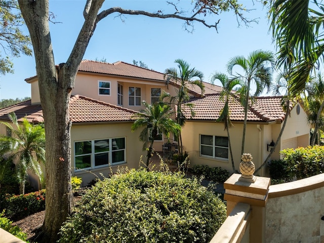 view of mediterranean / spanish-style house