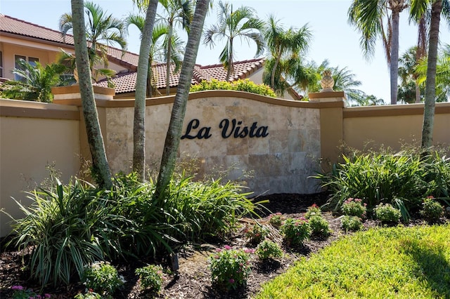 view of community / neighborhood sign