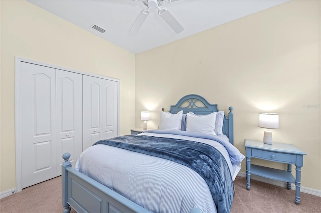 carpeted bedroom featuring ceiling fan and a closet