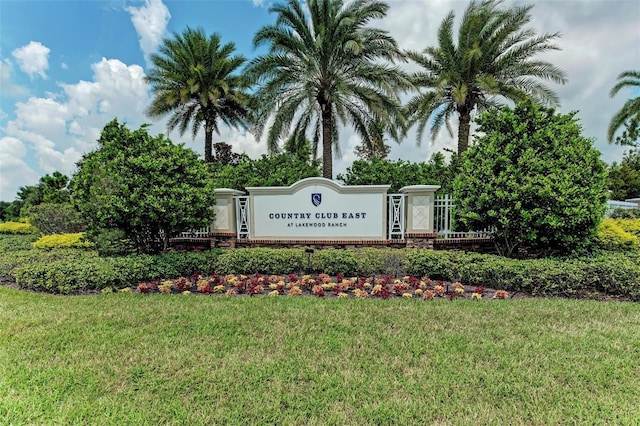 community / neighborhood sign with a yard