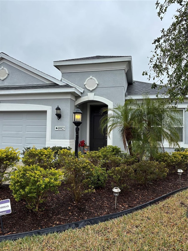 view of front of property featuring a garage