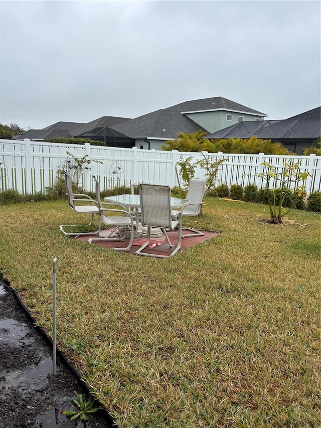 view of yard with a patio area