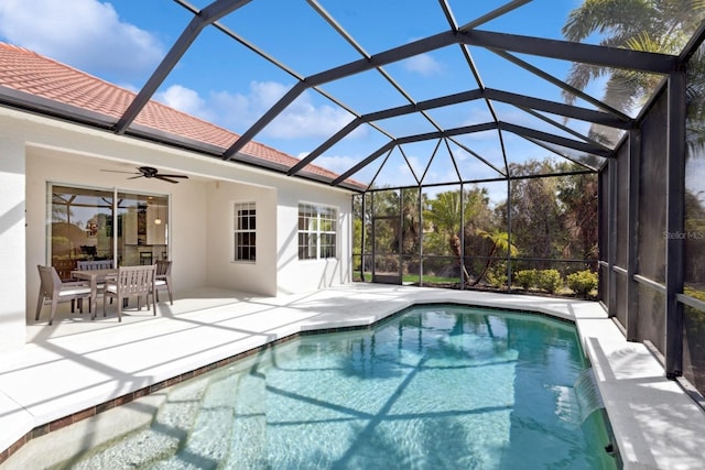 outdoor pool with ceiling fan, a lanai, and a patio