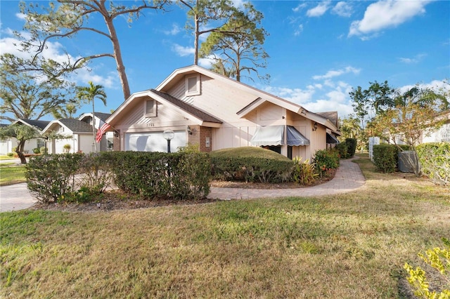 view of front facade featuring a front yard