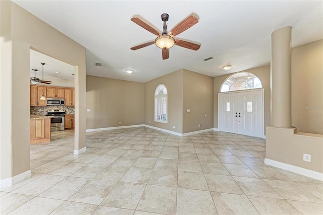 foyer featuring light tile patterned floors and ceiling fan