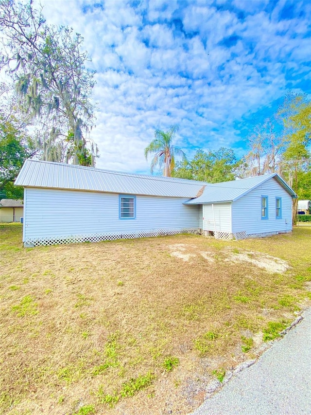 exterior space featuring a yard