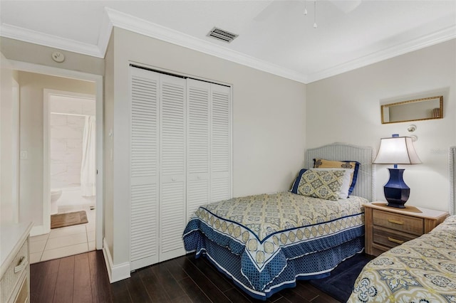 bedroom with ensuite bathroom, ceiling fan, dark hardwood / wood-style floors, ornamental molding, and a closet