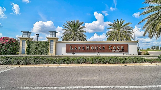 view of community / neighborhood sign