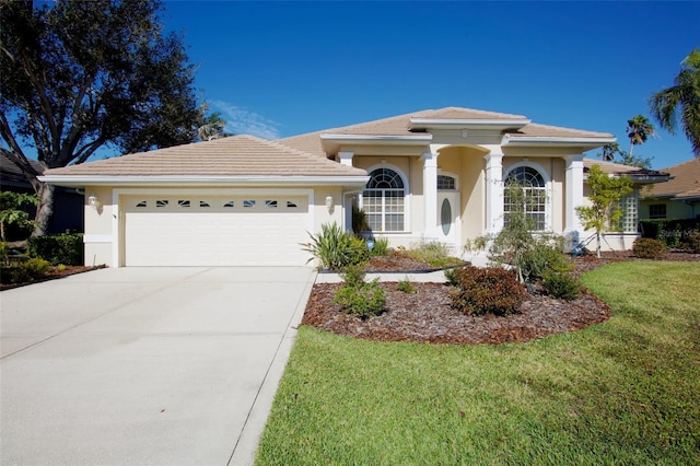 view of front of home featuring a garage and a front yard