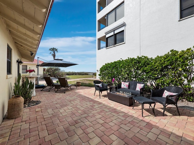 view of patio with an outdoor fire pit