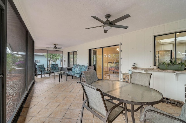 sunroom with ceiling fan