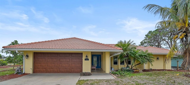 view of front facade featuring a garage