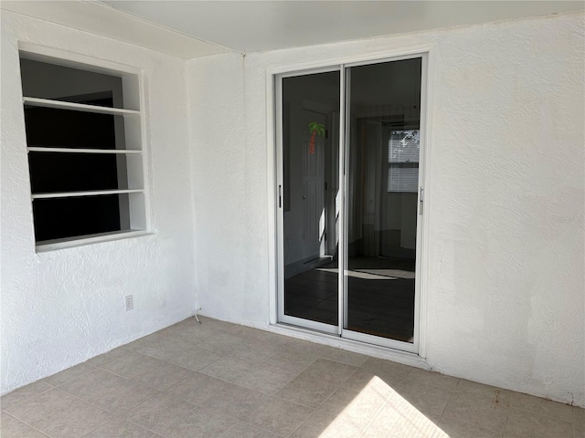 property entrance with a patio, crawl space, and stucco siding