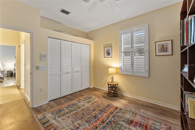 living area featuring hardwood / wood-style flooring and ceiling fan