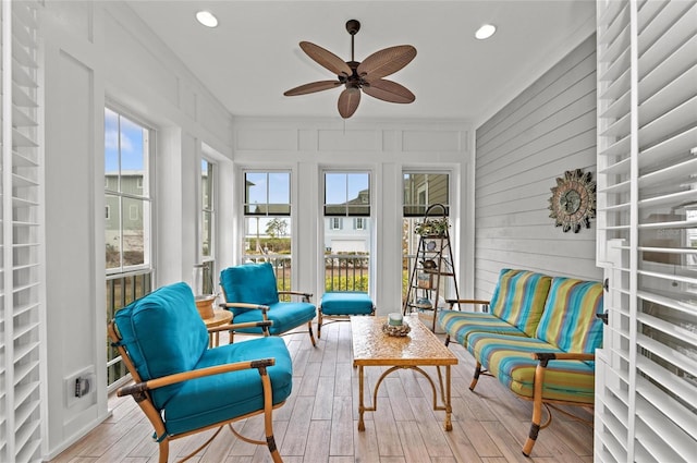 sunroom with ceiling fan