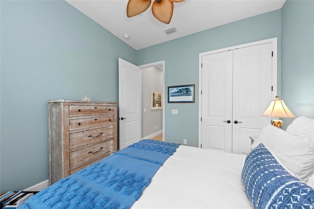 bedroom featuring ceiling fan and a closet