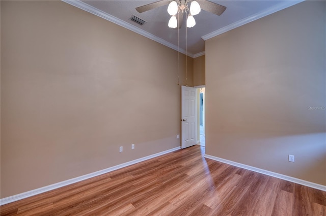 empty room featuring light hardwood / wood-style flooring, ornamental molding, and ceiling fan