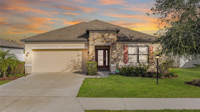 view of front facade featuring a garage and a lawn