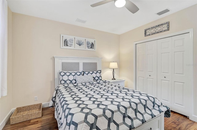 bedroom featuring dark hardwood / wood-style flooring, ceiling fan, and a closet