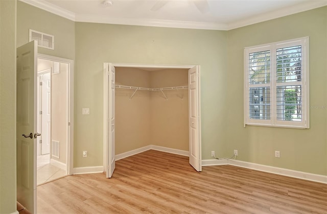 unfurnished bedroom with light hardwood / wood-style flooring, ornamental molding, a closet, and ceiling fan