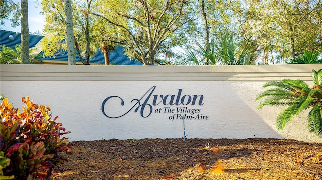 view of community / neighborhood sign