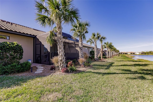 view of yard featuring a water view